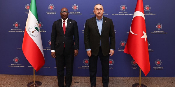 Reunión del Ministro de Asuntos Exteriores Mevlüt Çavuşoğlu con el Ministro de Asuntos Exteriores de Guinea Ecuatorial, Simeón Oyono Esono Angué, 13 de febrero de 2023, Ankara