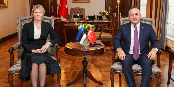 Rencontre du ministre des Affaires étrangères Mevlüt Çavuşoğlu avec la ministre estonienne des Affaires étrangères Eva-Maria Liimets le 20 janvier 2022