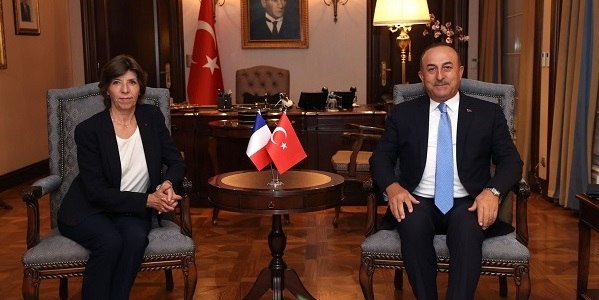 Reunión del Ministro de Asuntos Exteriores Mevlüt Çavuşoğlu con la Ministra de Europa y de Asuntos Exteriores de Francia, Catherine Colonna, el 5 de septiembre de 2022