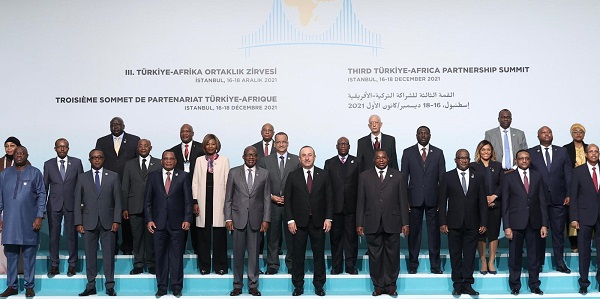 Participation du ministre des Affaires étrangères Mevlüt Çavuşoğlu au troisième sommet du partenariat Türkiye-Afrique, 16-18 décembre 2021