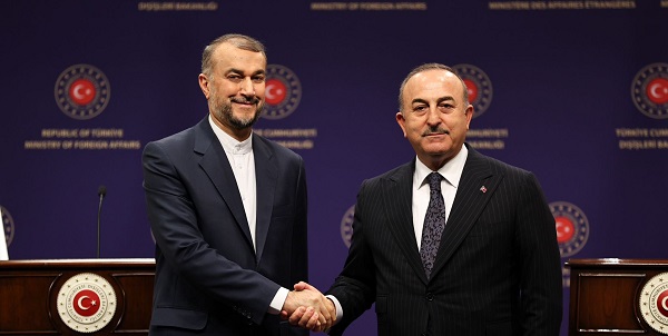 Rencontre du ministre des Affaires étrangères Mevlüt Çavuşoğlu avec le ministre iranien des Affaires étrangères, Hossein Amir Abdollahian, 8 mars 2023, Ankara