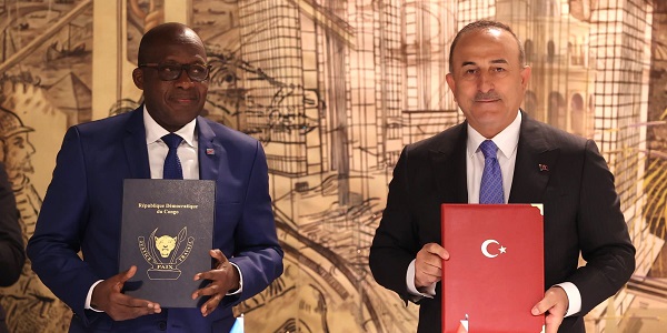 Rencontre du ministre des Affaires étrangères Mevlüt Çavuşoğlu avec le ministre des Affaires étrangères Christophe Lutundula Apala de la République démocratique du Congo, 13 mai 2022