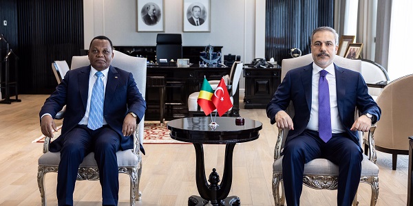 O Ministro dos Negócios Estrangeiros, Hakan Fidan, reuniu-se com o Ministro dos Negócios Estrangeiros, da Francofonia e dos Congoleses no Estrangeiro do Congo, Jean-Claude Gakosso, 1 de julho de 2024, Ancara