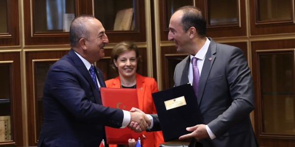 Visite du ministre des Affaires étrangères Mevlüt Çavuşoğlu au Kosovo, 19 juin 2022