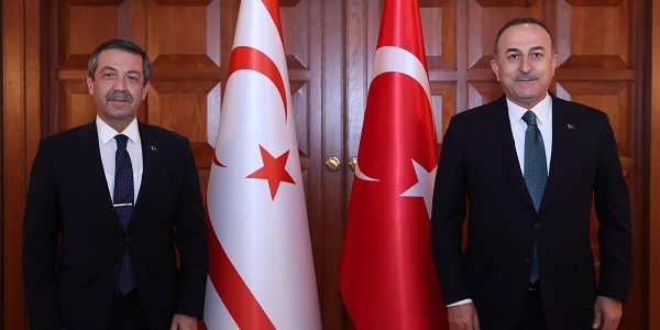لقاء وزير الخارجية مولود تشاووش أوغلو مع وزير خارجية جمهورية شمال قبرص التركية تحسين أرتوغرول أوغلو، 31 مارس/ آذار 2022