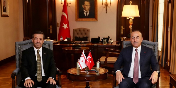 Reunión del Ministro de Asuntos Exteriores Mevlüt Çavuşoğlu con el Ministro de Asuntos Exteriores de la República Turca de Chipre del Norte, Tahsin Ertuğruloğlu, 15 de marzo de 2023, Ankara.