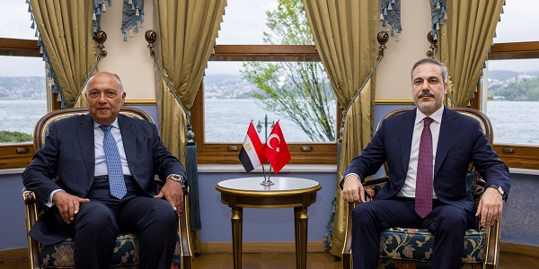 Le ministre des Affaires étrangères Hakan Fidan a accueilli Sameh Choukri, ministre des Affaires étrangères de l'Égypte, 20 avril 2024, Istanbul