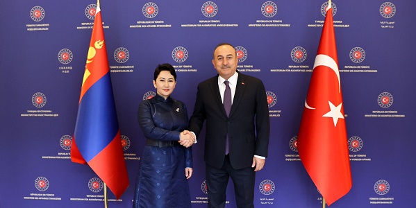 Reunión del Ministro Çavuşoğlu con Battsetseg Batmunkh, Ministra de Asuntos Exteriores de Mongolia, 13 de marzo de 2023, Ankara