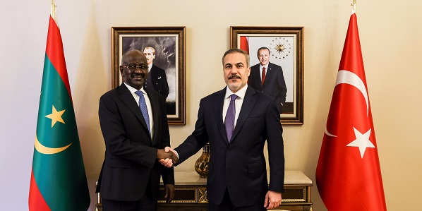 O Ministro dos Negócios Estrangeiros, Hakan Fidan, reuniu-se com o Ministro dos Negócios Estrangeiros, Cooperação e Mauritanos no Estrangeiro da Mauritânia, Mohamed Salem Ould Merzoug, 21 de abril de 2024, Istambul