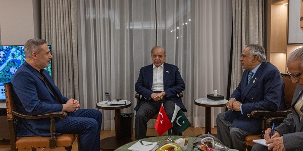 Minister of Foreign Affairs Hakan Fidan met with Shehbaz Sharif, Prime Minister of Pakistan, 16 April 2026, Antalya