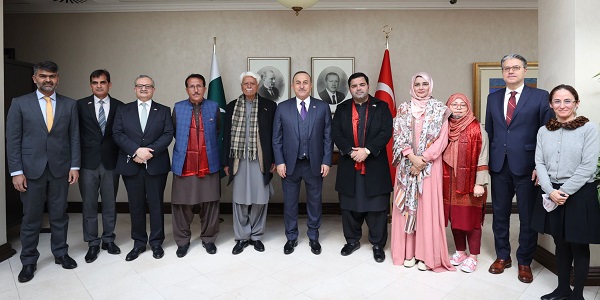 لقاء وزير الخارجية السيد مولود تشاووش أوغلو مع أعضاء مجموعة الصداقة البرلمانية التركية الباكستانية التابعة للجمعية الوطنية الباكستانية، 9 مارس / آذار 2022
