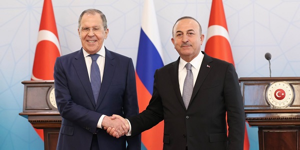 Rencontre du ministre des Affaires étrangères Mevlüt Çavuşoğlu avec le ministre des Affaires étrangères de la Fédération de Russie Sergey Lavrov, le 8 juin 2022