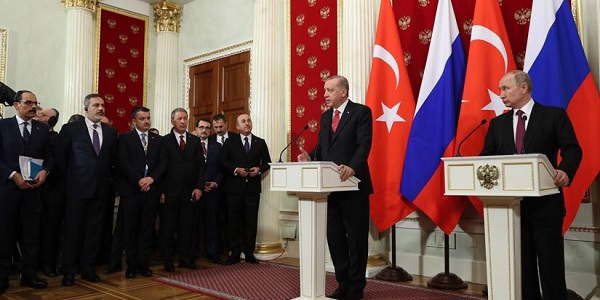 Le ministre des Affaires étrangères, Mevlüt Çavuşoğlu, a accompagné le président Erdoğan lors de sa visite en Fédération de Russie, 23 janvier 2019