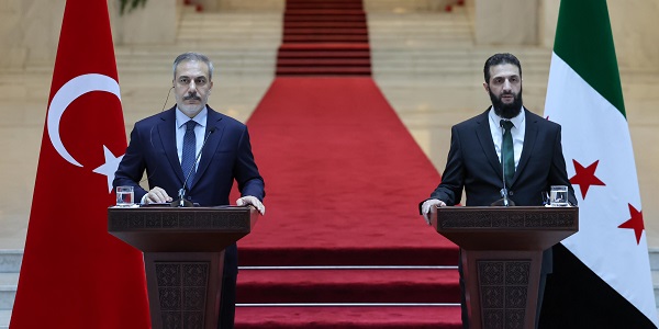 لقاء معالي وزير الخارجية التركية هاكان فيدان مع رئيس الإدارة الجديدة في سوريا أحمد الشرع، 22 ديسمبر / كانون الأول 2024، دمشق