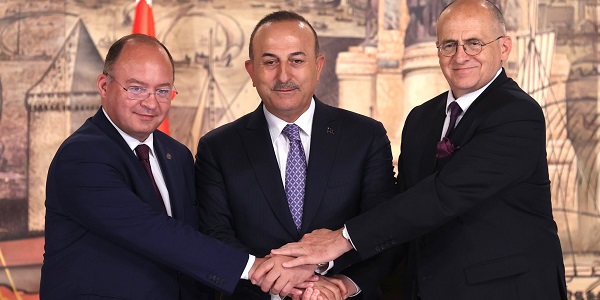 Participation du ministre des Affaires étrangères Mevlüt Çavuşoğlu à la réunion trilatérale des ministres des Affaires étrangères de la Türkiye, de la Roumanie et de la Pologne, 27 mai 2022