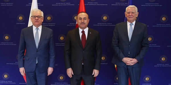 استضافة السيد تشاووش أوغلو وزير الخارجية للاجتماع الثلاثي لوزراء خارجية تركيا وبولونيا ورومانيا، 19 نيسان/أبريل 2019
