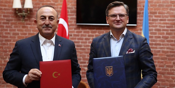 Visite du ministre des Affaires étrangères Mevlüt Çavuşoğlu en Ukraine à l'occasion de la 9ème réunion du Groupe de planification stratégique conjoint entre la Turquie et l'Ukraine, 7 et 8 octobre 2021