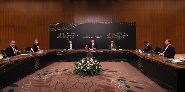 الاجتماع الثلاثي لوزراء خارجية تركيا وروسيا وأوكرانيا، 10 مارس/ أذار 2022